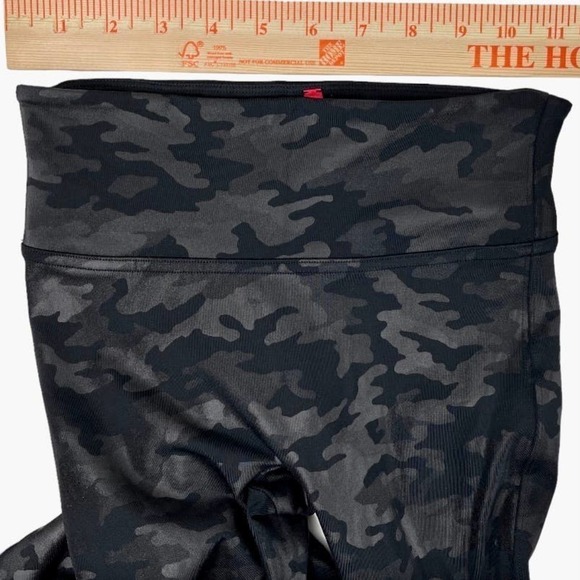 NEW Spanx Faux Leather Camo Leggings in Black/Grey Size XS - Picture 7 of 10
